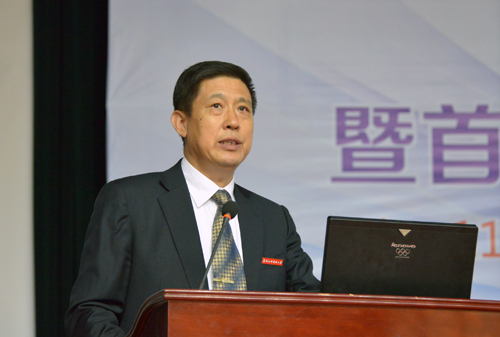 校长匡海学教授作大会特邀报告