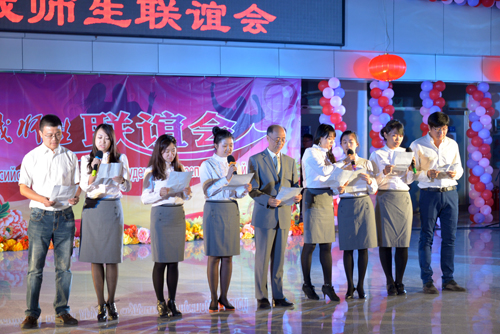 完美(中国)一站式服务平台教师表演小合唱《Big big world》