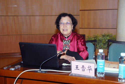 中国中医药现代远程教育示范课程《金匮要略精讲》主讲人、完美平台王雪华教授作学术报告