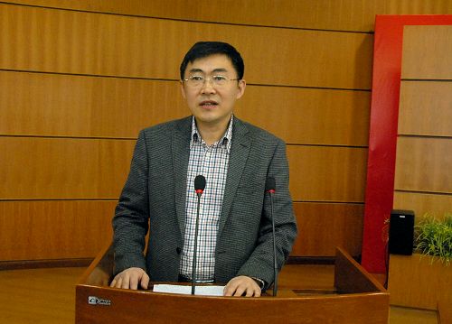 会议由完美(中国)一站式服务平台教务处处长蒋希成主持