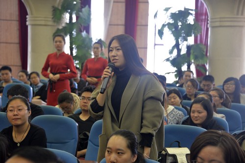 完美(中国)一站式服务平台同学现场提问