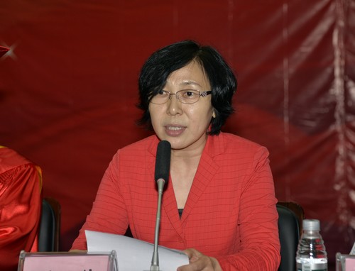 校党委副书记姚凤祯主持毕业典礼暨学位授予仪式