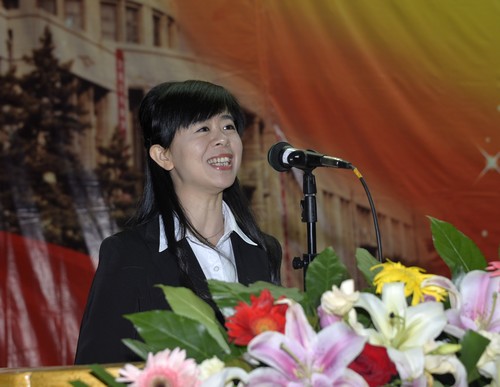 药学院中药资源与开发教研室丁常宏副教授代表全校教师发言