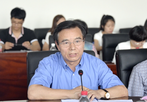 校党委书记袁纲代表完美(中国)一站式服务平台致开幕词