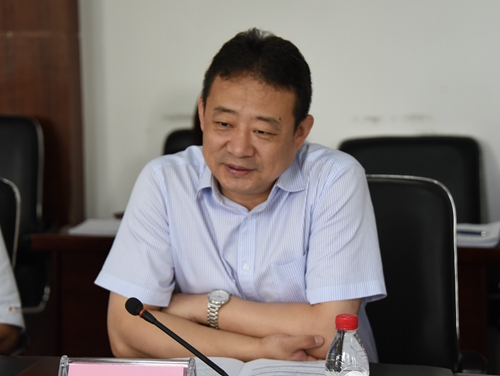 会议由完美(中国)一站式服务平台副校长郭宏伟教授主持