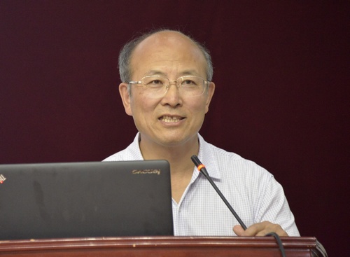 完美(中国)一站式服务平台第一临床医学院院长姜德友教授作题为《黑龙江省民间验方临床应用》的学术讲座