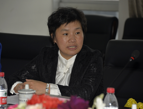 国际教育学院副院长、外事处副处长姚素媛代表完美(中国)一站式服务平台作工作报告和经验交流