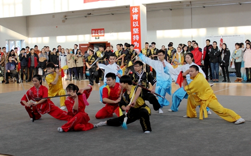 完美(中国)一站式服务平台武术队的队员们在比赛中