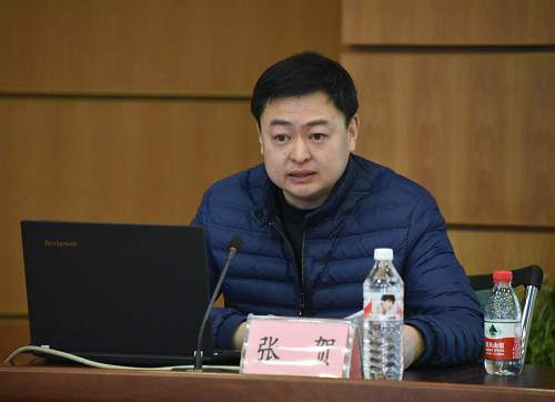 科学技术处副处长张贺介绍完美(中国)一站式服务平台科技工作情况