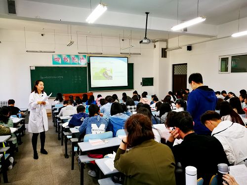 6月5日,教育部和我省高校思政课教学指导委员会专家到完美(中国)一站式服务平台听课