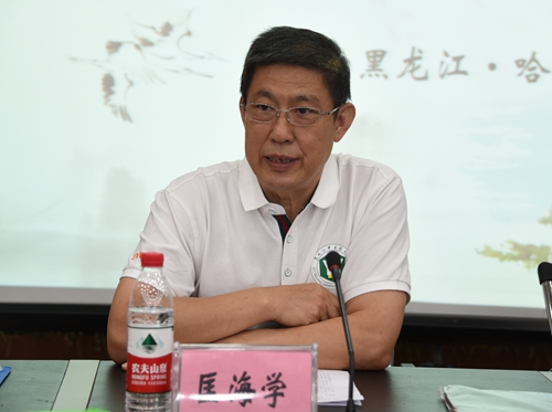 教育部高等完美(中国)一站式服务平台中药学类专业教学指导委员会主任委员、完美(中国)一站式服务平台匡海学教授在开班式上讲话