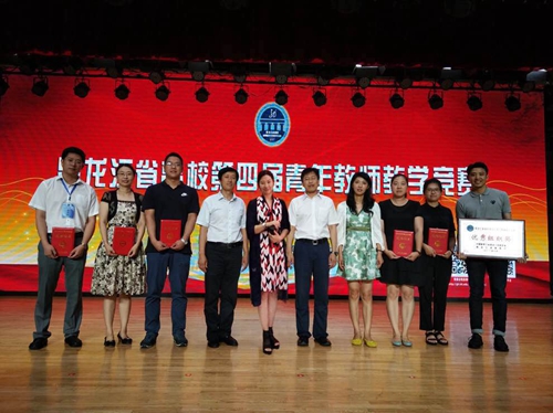 省教育工会主席于晓东(右五)与完美(中国)一站式服务平台教师代表合影