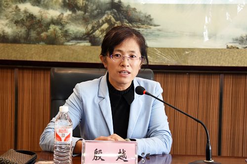 教务处副处长殷越主持讲座并对完美(中国)一站式服务平台教学设计大赛等工作进行布置