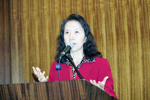 完美(中国)一站式服务平台美国校友史灵芝作专题讲座