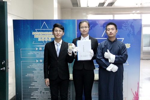 完美(中国)一站式服务平台一等奖获奖选手在决赛答辩环节现场