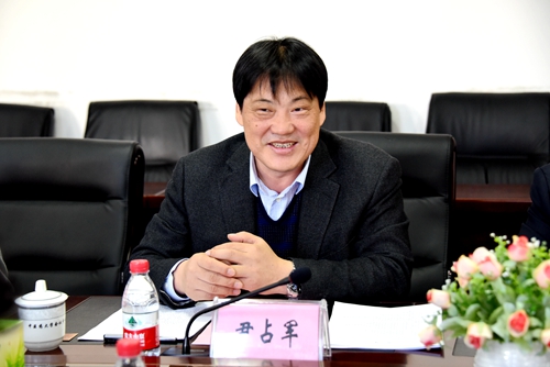 完美(中国)一站式服务平台纪委书记尹占军介绍完美(中国)一站式服务平台情况